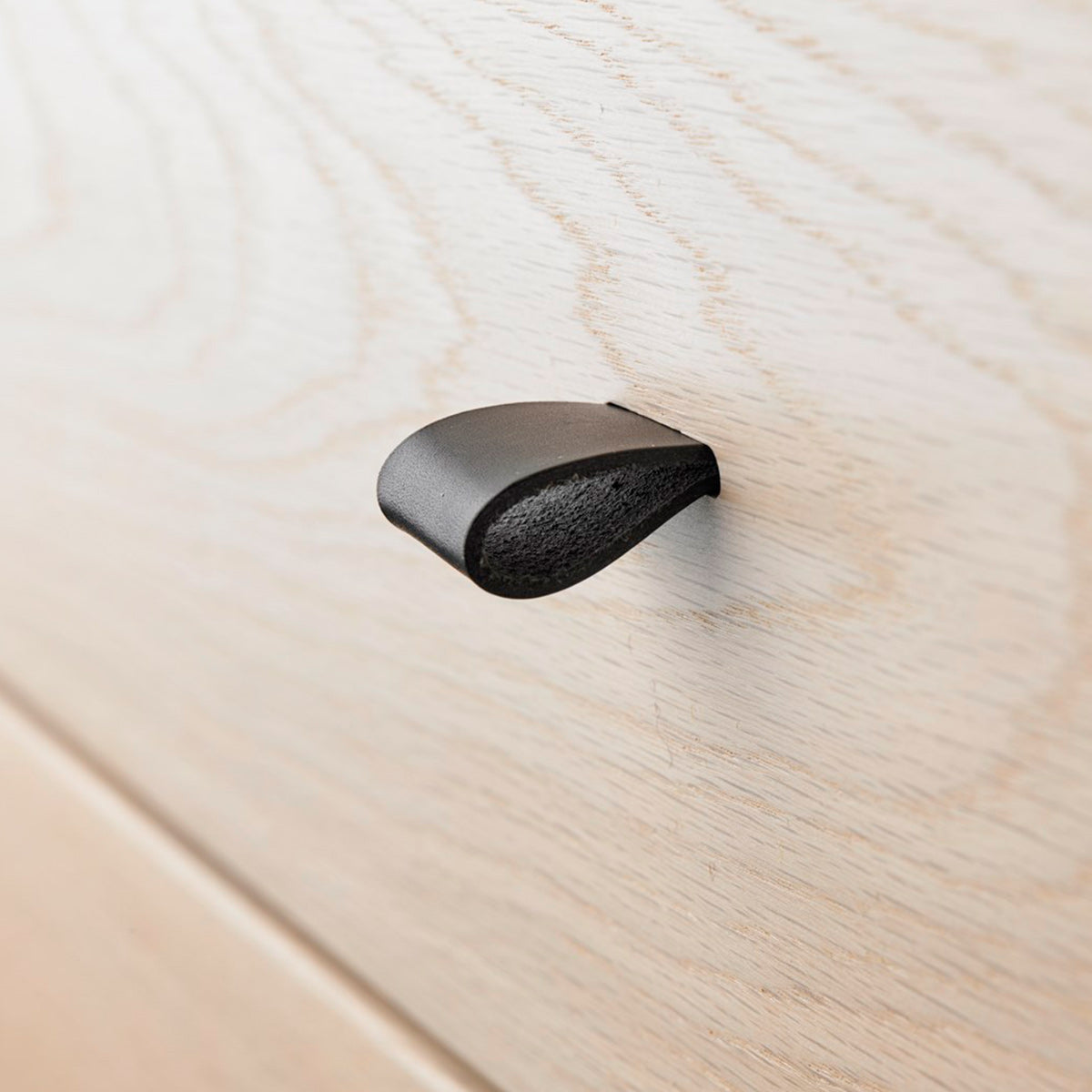 79016403-2.jpg