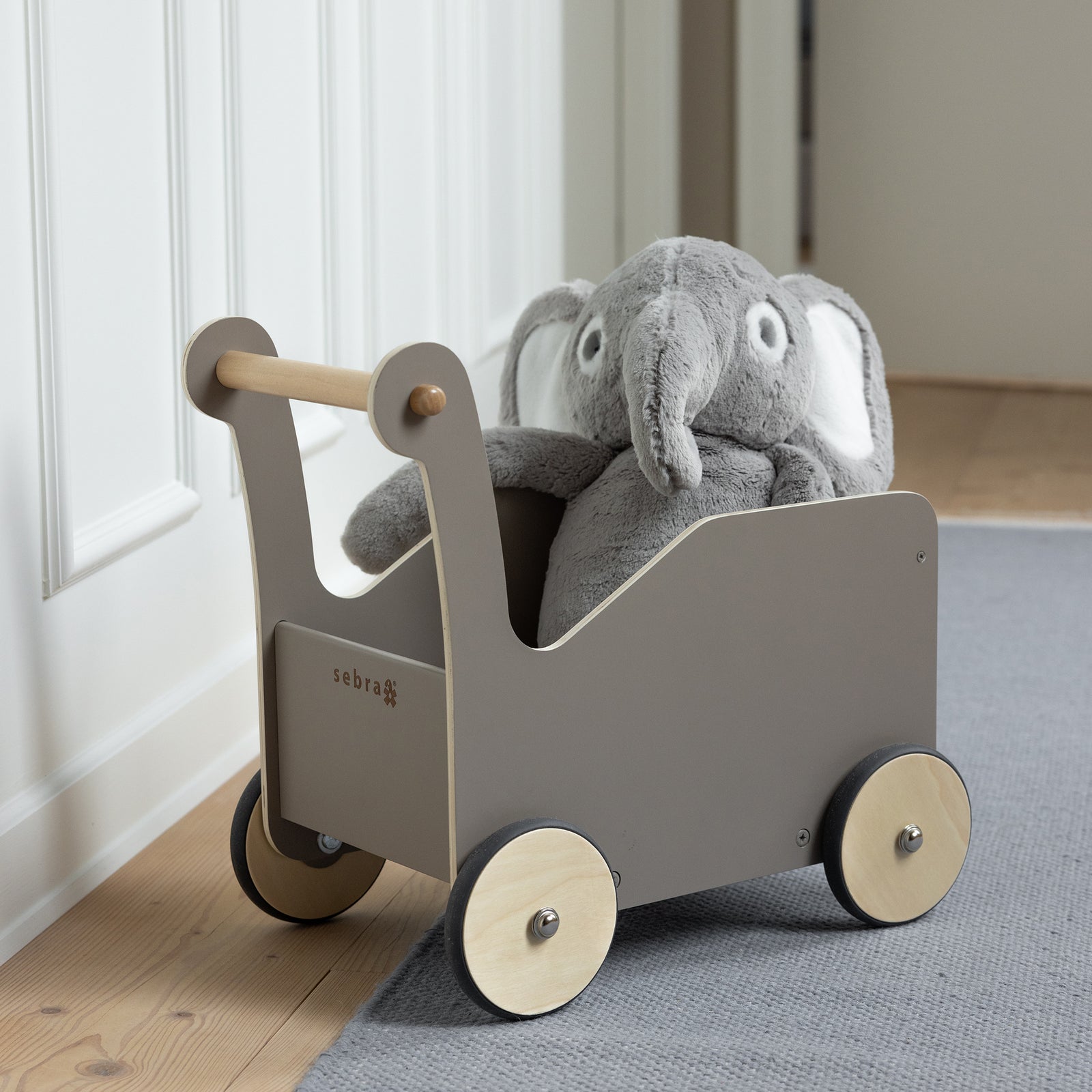 Baby walker - Sebra Play - jetty beige – sebra-interior.com