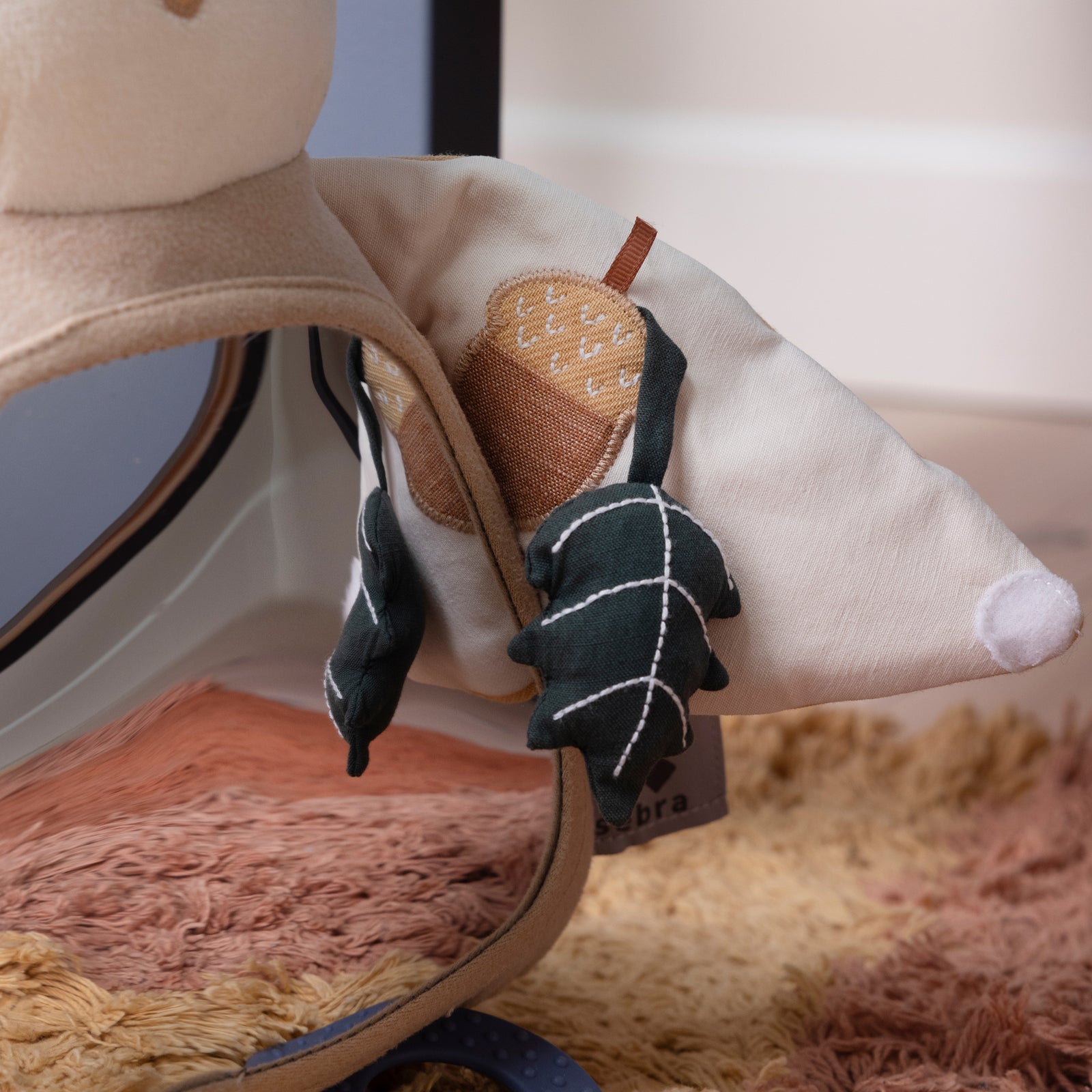 Blinky the owl, Activity toy - Sebra Play - Maple beige – sebra