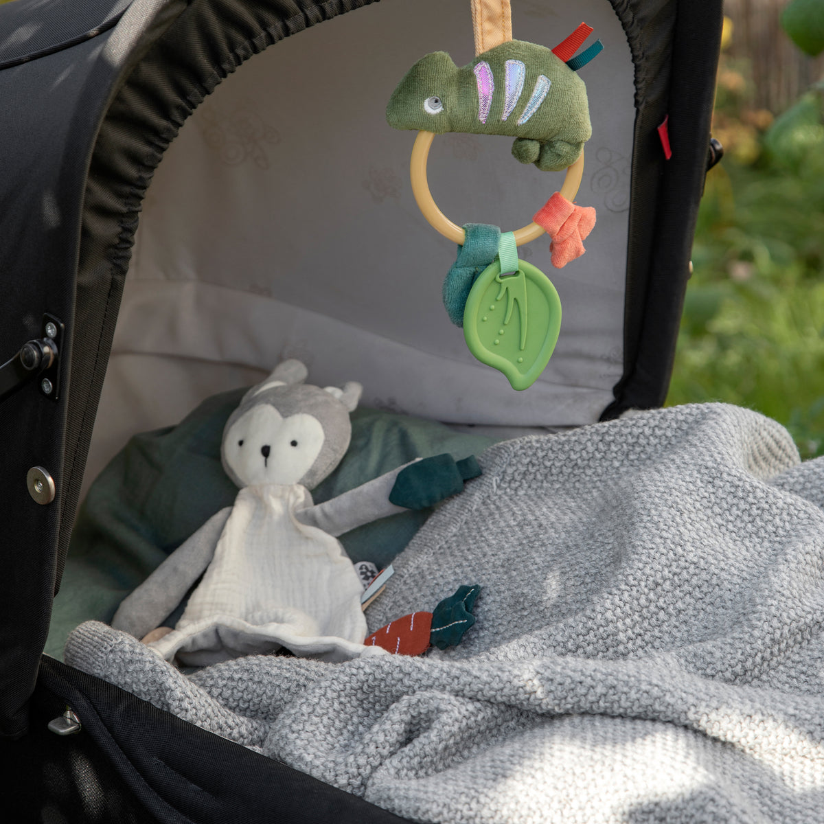 Activity rattle with mirror, Billy the bee - Sebra Play - Yellow